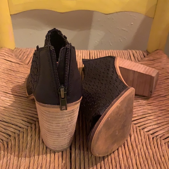 Waffle weave black bootie - Picture 3 of 5